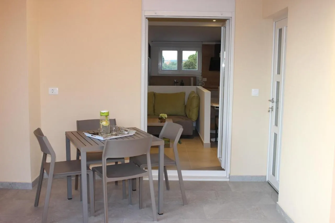 Apartments With A Parking Space Valbandon, Fazana - 7296 Stinjan