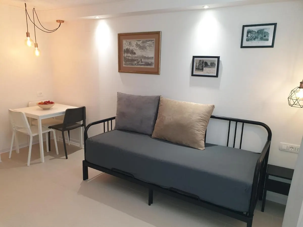 Apartments With A Parking Space Valbandon, Fazana - 7296 Stinjan